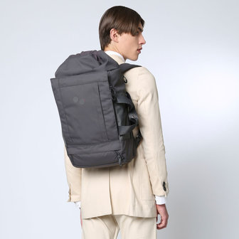 Pinqponq Blok Medium Backpack Deep Anthra model man rug