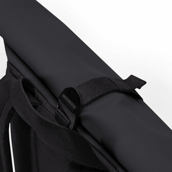 Ucon Acrobatics Lotus Vito Mini Backpack Black sluiting