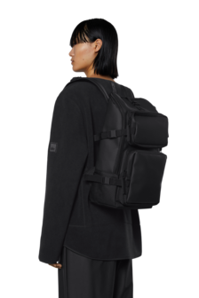 Rains Trail Cargo Backpack Black model vrouw