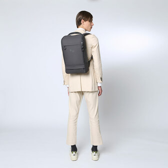 Pinqponq Cubik Medium Backpack Deep Anthra model man