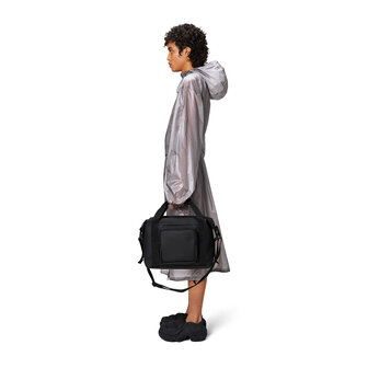 Rains Texel Kit Bag W3 Black model vrouw