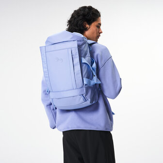 Pinqponq Blok Medium Backpack Pool Blue model man