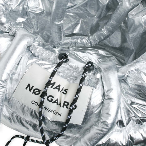 Mads Norgaard Crinkled Metal Cloud Bag Silver binnenkant