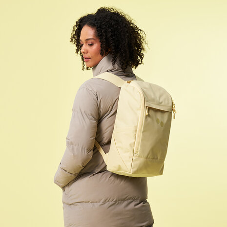Pinqponq Purik Backpack Buttercream Yellow model vrouw