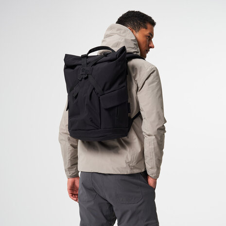 Pinqponq Kross Backpack Solid Black model man