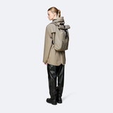 Rains Roll Top Backpack Taupe model vrouw